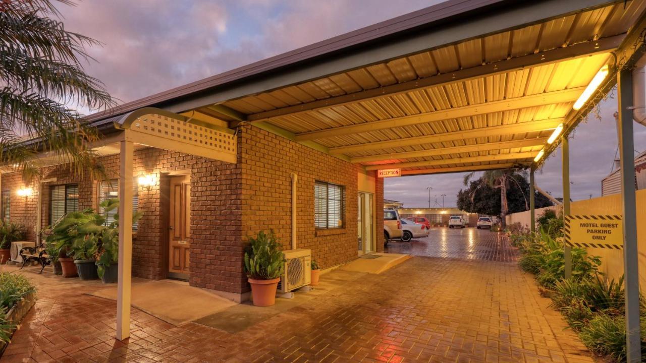 Oasis Motor Inn Broken Hill Exterior photo